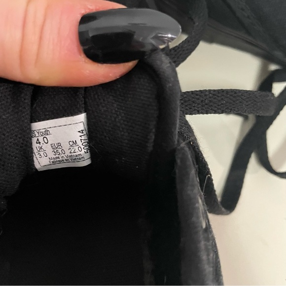 Vans black sneakers kids size 4 - Picture 2 of 4